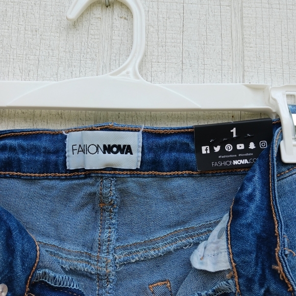 Fashion Nova Sz 1 Not What It Seams Split Hem High Waist Jeans Womens - Picture 7 of 7